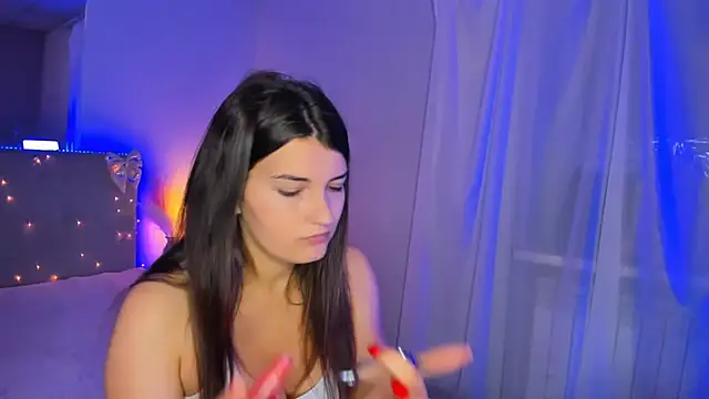 Snapshot of Laura_Leee chatting on 06/21/26, 05:10 Laura Leee online show from 06/21/26, 05:10