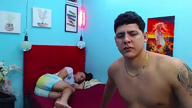 Snapshot of destroys_girls chatting on 12/02/24, 04:53 destroys girls online show from 12/02/24, 04:53