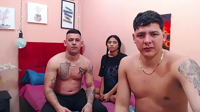 Snapshot of destroys_girls chatting on 02/04/25, 04:48 destroys girls online show from 02/04/25, 04:48