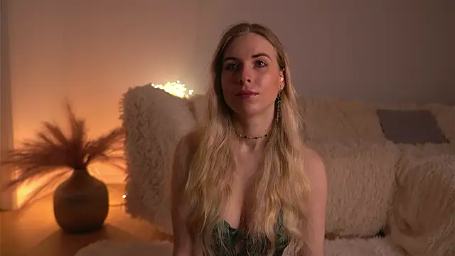 Snapshot of lorrie_love_story chatting on 03/17/26, 09:34 lorrie love story online show from 03/17/26, 09:34