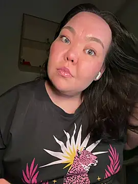 Snapshot of lunamas chatting on 04/22/26, 11:06 lunamas online show from 04/22/26, 11:06