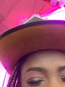 Snapshot of clhoe_miller1 chatting on 12/13/24, 01:55 clhoe miller1 online show from 12/13/24, 01:55