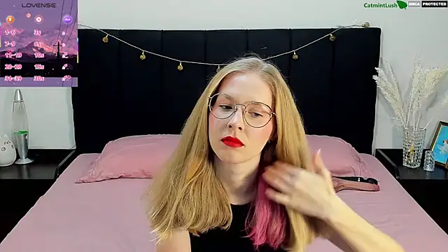 Snapshot of CatmintLush chatting on 06/17/26, 11:38 CatmintLush online show from 06/17/26, 11:38