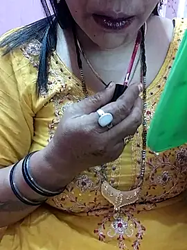 Snapshot of Urmila_bhabhii chatting on 03/08/25, 03:28 Urmila bhabhii online show from 03/08/25, 03:28