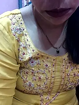 Snapshot of Urmila_bhabhii chatting on 03/08/25, 04:39 Urmila bhabhii online show from 03/08/25, 04:39