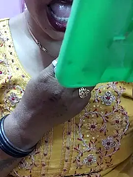 Snapshot of Urmila_bhabhii chatting on 03/09/25, 09:13 Urmila bhabhii online show from 03/09/25, 09:13