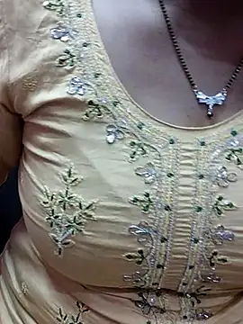 Snapshot of Urmila_bhabhii chatting on 03/10/25, 08:48 Urmila bhabhii online show from 03/10/25, 08:48