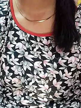 Snapshot of Urmila_bhabhii chatting on 03/22/25, 02:59 Urmila bhabhii online show from 03/22/25, 02:59