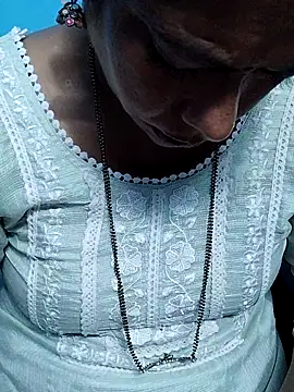 Snapshot of Urmila_bhabhii chatting on 09/26/25, 04:49 Urmila bhabhii online show from 09/26/25, 04:49