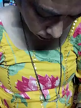 Snapshot of Urmila_bhabhii chatting on 10/09/25, 02:48 Urmila bhabhii online show from 10/09/25, 02:48