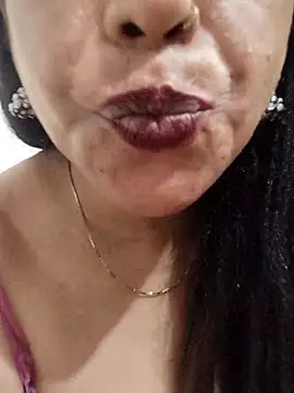 Snapshot of Urmila_bhabhii chatting on 03/30/26, 02:29 Urmila bhabhii online show from 03/30/26, 02:29