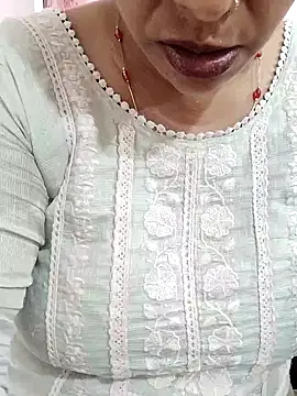 Snapshot of Urmila_bhabhii chatting on 04/11/26, 09:13 Urmila bhabhii online show from 04/11/26, 09:13