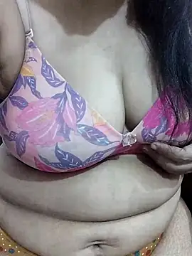 Snapshot of Urmila_bhabhii chatting on 04/13/26, 05:35 Urmila bhabhii online show from 04/13/26, 05:35