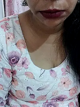 Snapshot of Urmila_bhabhii chatting on 04/15/26, 03:13 Urmila bhabhii online show from 04/15/26, 03:13