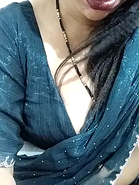 Snapshot of Urmila_bhabhii chatting on 06/16/26, 04:26 Urmila bhabhii online show from 06/16/26, 04:26