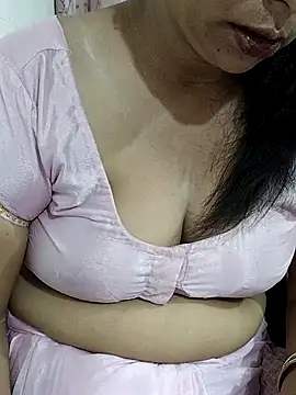 Snapshot of Urmila_bhabhii chatting on 06/30/26, 03:18 Urmila bhabhii online show from 06/30/26, 03:18