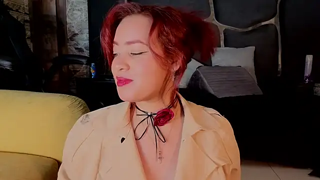 Estrella05  online show from 10/18/25, 05:10