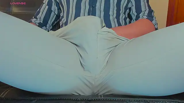 Snapshot of MrLonely02 chatting on 12/14/24, 09:45 MrLonely02 online show from 12/14/24, 09:45