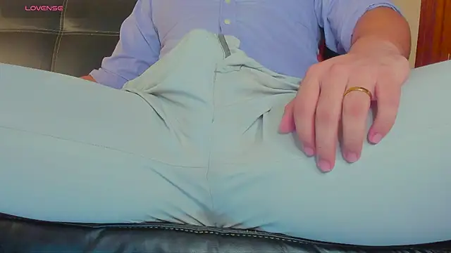 Snapshot of MrLonely02 chatting on 12/17/24, 01:50 MrLonely02 online show from 12/17/24, 01:50