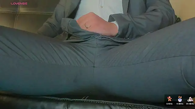 Snapshot of MrLonely02 chatting on 12/24/24, 11:00 MrLonely02 online show from 12/24/24, 11:00