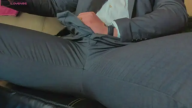 Snapshot of MrLonely02 chatting on 01/05/25, 11:44 MrLonely02 online show from 01/05/25, 11:44