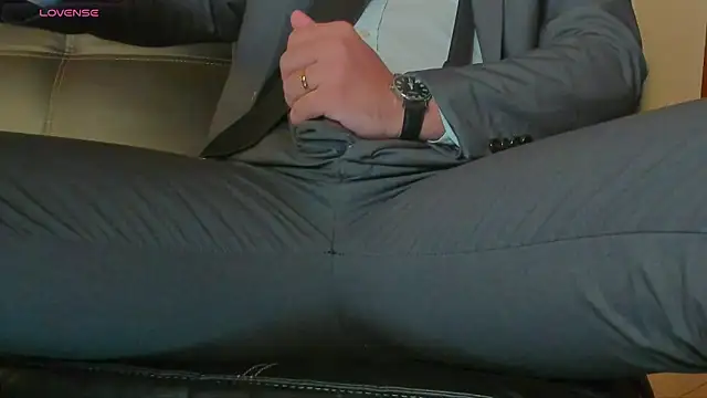 Snapshot of MrLonely02 chatting on 01/12/25, 10:33 MrLonely02 online show from 01/12/25, 10:33