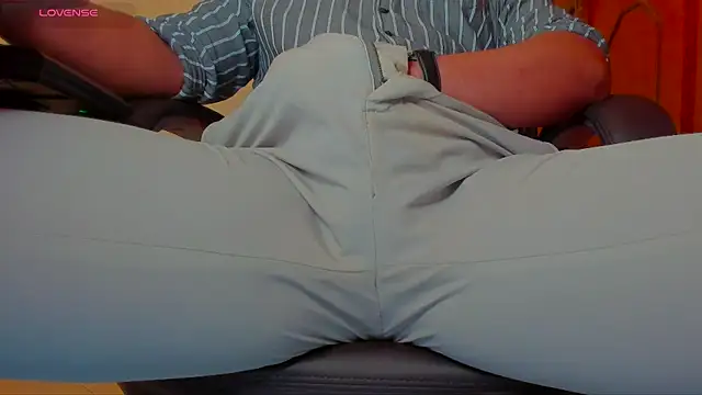 Snapshot of MrLonely02 chatting on 01/25/25, 11:22 MrLonely02 online show from 01/25/25, 11:22