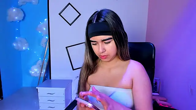 Snapshot of NahomiConnor_ chatting on 09/19/25, 01:12 NahomiConnor online show from 09/19/25, 01:12