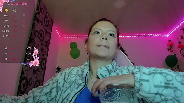 Snapshot of Susana_garcia_ chatting on 12/29/24, 01:45 Susana garcia  online show from 12/29/24, 01:45