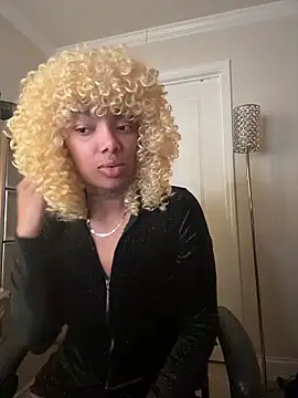 Snapshot of butterflybootyy chatting on 12/17/25, 09:26 butterflybootyy online show from 12/17/25, 09:26