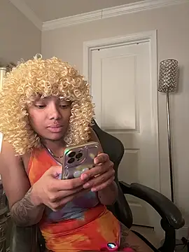 Snapshot of butterflybootyy chatting on 12/18/25, 01:33 butterflybootyy online show from 12/18/25, 01:33