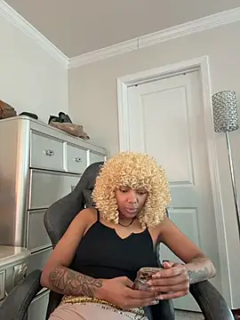 Snapshot of butterflybootyy chatting on 12/19/25, 03:41 butterflybootyy online show from 12/19/25, 03:41