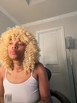 Snapshot of butterflybootyy chatting on 12/21/25, 01:29 butterflybootyy online show from 12/21/25, 01:29