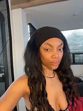 Snapshot of butterflybootyy chatting on 03/15/26, 02:01 butterflybootyy online show from 03/15/26, 02:01