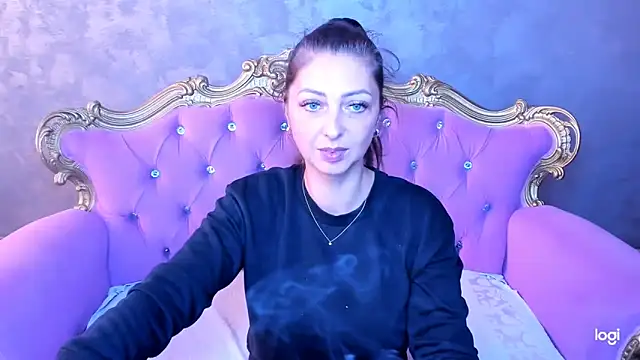 Snapshot of DivinSandra chatting on 10/20/25, 08:04 DivinSandra online show from 10/20/25, 08:04