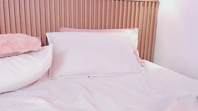 Snapshot of Bella_reaset18 chatting on 12/21/24, 07:24 Bella reaset18 online show from 12/21/24, 07:24