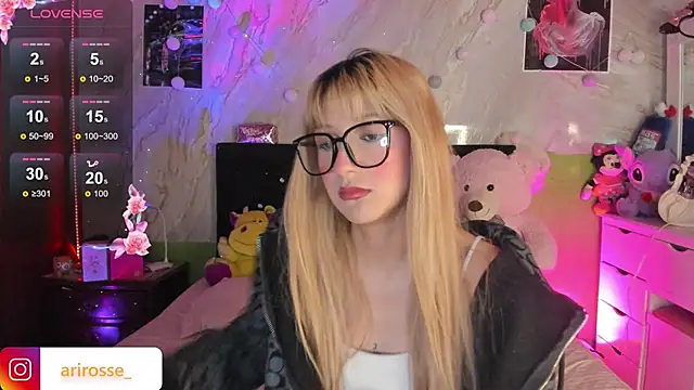 Snapshot of ariana_rosse__ chatting on 10/30/25, 09:44 ariana rosse online show from 10/30/25, 09:44