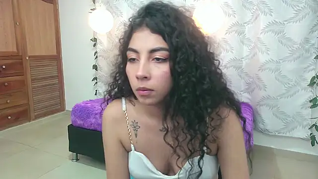 Snapshot of Mya_paris chatting on 12/03/24, 03:30 Mya paris online show from 12/03/24, 03:30