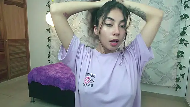 Snapshot of Mya_paris chatting on 12/13/24, 03:49 Mya paris online show from 12/13/24, 03:49