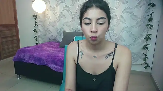 Snapshot of Mya_paris chatting on 12/19/24, 05:07 Mya paris online show from 12/19/24, 05:07