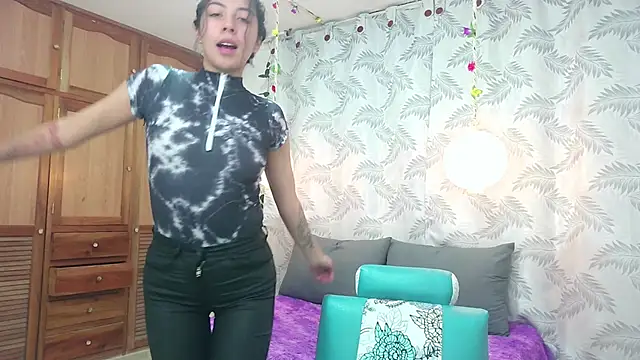 Snapshot of Mya_paris chatting on 01/24/25, 01:24 Mya paris online show from 01/24/25, 01:24