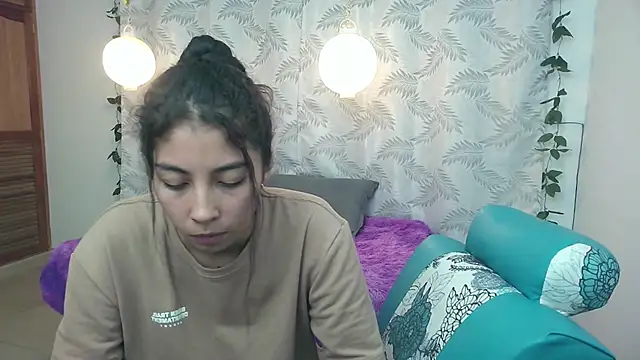 Snapshot of Mya_paris chatting on 01/30/25, 01:33 Mya paris online show from 01/30/25, 01:33