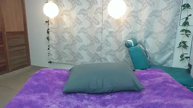 Snapshot of Mya_paris chatting on 02/05/25, 01:58 Mya paris online show from 02/05/25, 01:58