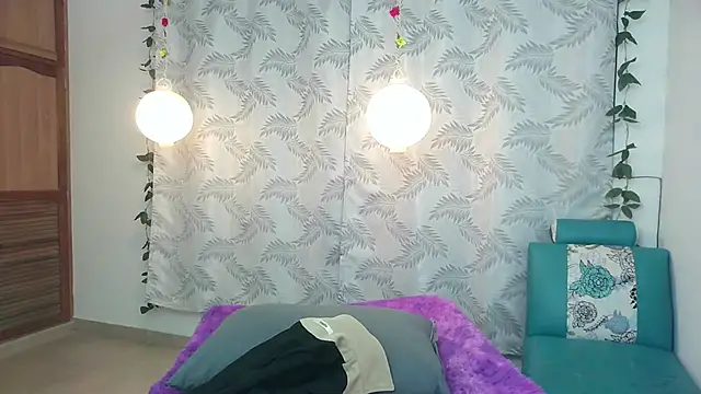 Snapshot of Mya_paris chatting on 02/06/25, 04:21 Mya paris online show from 02/06/25, 04:21