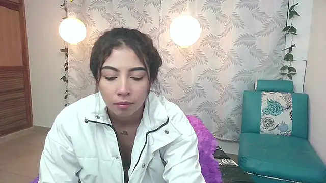 Snapshot of Mya_paris chatting on 02/06/25, 07:24 Mya paris online show from 02/06/25, 07:24