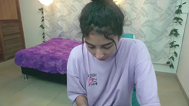 Snapshot of Mya_paris chatting on 02/10/25, 06:20 Mya paris online show from 02/10/25, 06:20