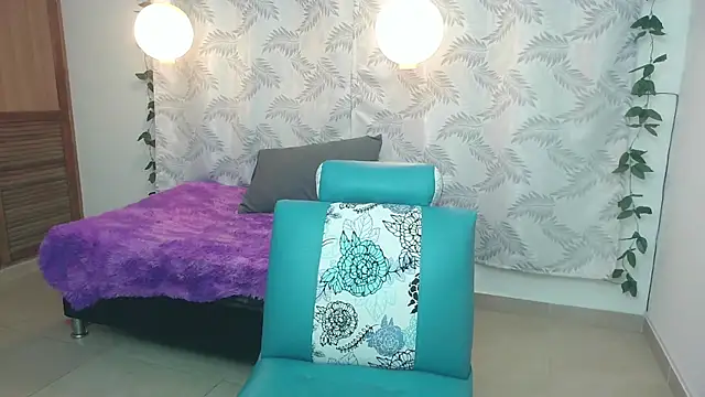 Snapshot of Mya_paris chatting on 02/12/25, 04:23 Mya paris online show from 02/12/25, 04:23