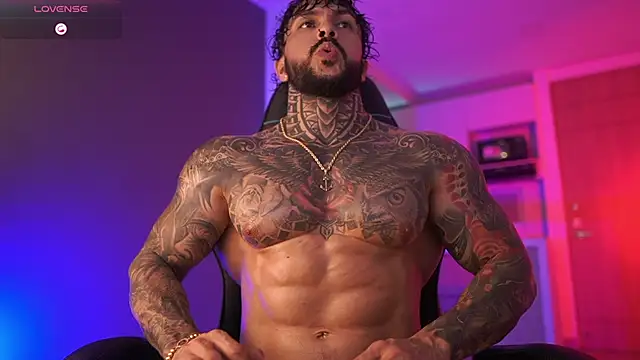 Snapshot of mariano_costa chatting on 10/31/25, 04:24 mariano costa online show from 10/31/25, 04:24