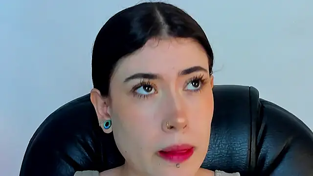 melody suarez online show from 12/30/24, 07:42