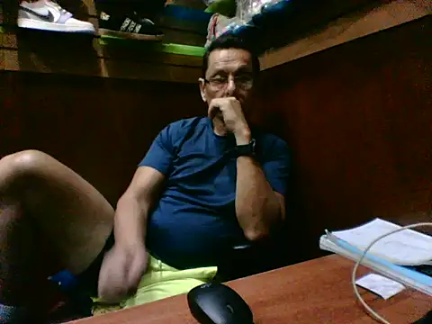 Snapshot of MarcusKelvin chatting on 11/02/25, 01:57 MarcusKelvin online show from 11/02/25, 01:57
